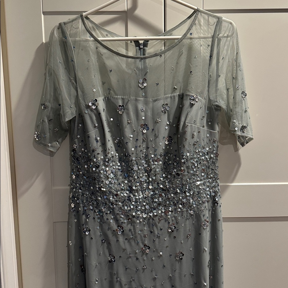 Sophisticated Women's Maxi Dress in Light Green